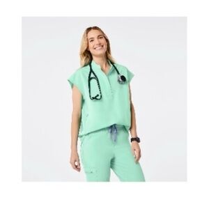 Figs Women's Mariner Oversized Scrub Top - Green